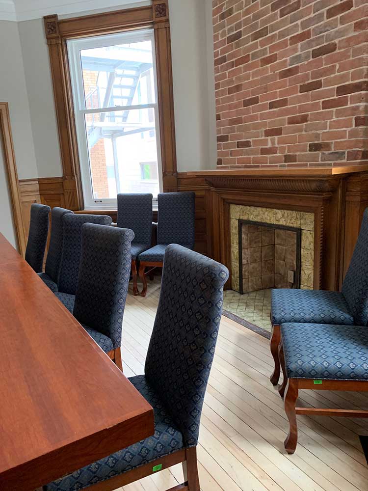 Detail of a meeting room with chairs and a table