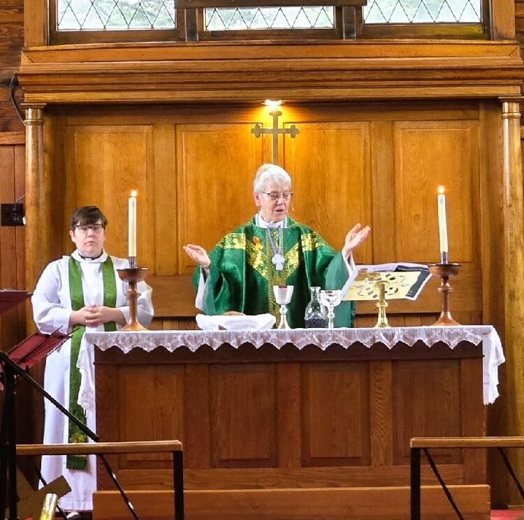 Archbishop Linda Nicholls celebdrates the Eucharist.